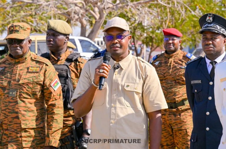 𝐑𝐞𝐜𝐨𝐧𝐪𝐮ê𝐭𝐞 𝐝𝐮 𝐭𝐞𝐫𝐫𝐢𝐭𝐨𝐢𝐫𝐞 : 𝐥𝐞 𝐏𝐫𝐞𝐦𝐢𝐞𝐫 𝐦𝐢𝐧𝐢𝐬𝐭𝐫𝐞 𝐚𝐮 𝐟𝐫𝐨𝐧𝐭 𝐦𝐨𝐫𝐚𝐥 𝐝𝐚𝐧𝐬 𝐥𝐞 𝐁𝐚𝐧𝐤𝐮𝐢