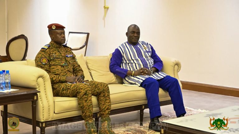 Confédération des États du Sahel : des envoyés spéciaux du Président Ibrahim TRAORÉ reçus par le Président TIANI