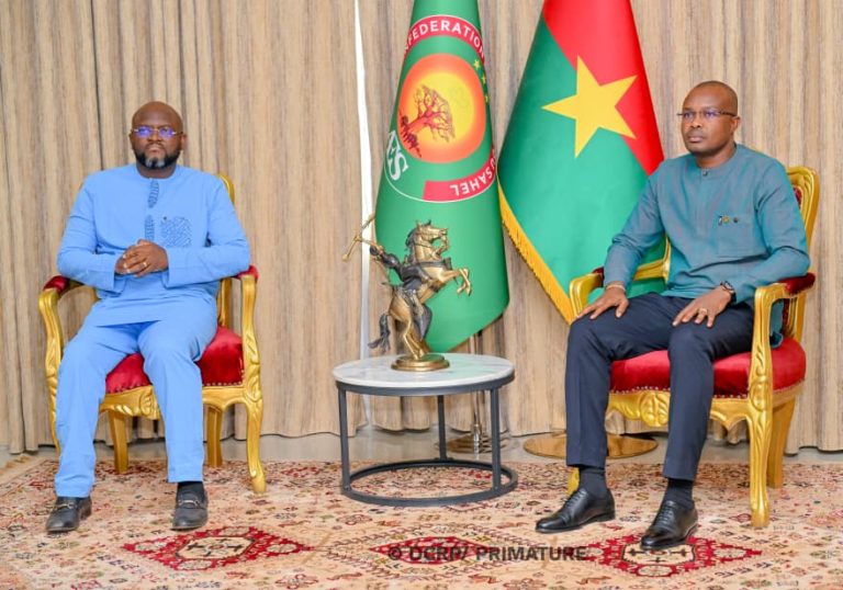 𝐂𝐢𝐧𝐪𝐮𝐚𝐧𝐭𝐞𝐧𝐚𝐢𝐫𝐞 𝐝𝐞 𝐥’𝐚𝐯𝐨𝐜𝐚𝐭𝐮𝐫𝐞 𝐛𝐮𝐫𝐤𝐢𝐧𝐚𝐛è : 𝐥𝐞 𝐏𝐫𝐞𝐦𝐢𝐞𝐫 𝐦𝐢𝐧𝐢𝐬𝐭𝐫𝐞 𝐫𝐞ç𝐨𝐢𝐭 𝐮𝐧𝐞 𝐝é𝐥é𝐠𝐚𝐭𝐢𝐨𝐧 𝐝𝐞𝐬 𝐁𝐚𝐫𝐫𝐞𝐚𝐮𝐱 𝐢𝐧𝐯𝐢𝐭é𝐬