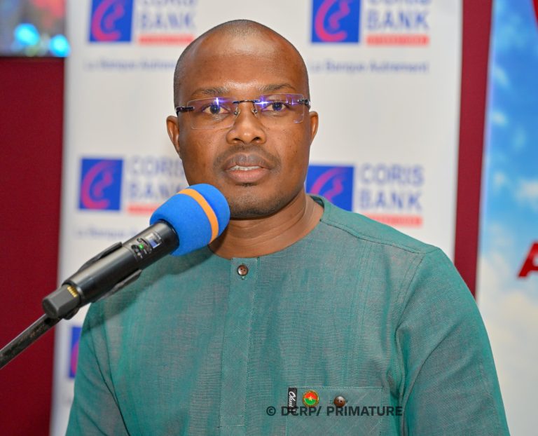 𝐑𝐞𝐧𝐭𝐫é𝐞 𝐬𝐨𝐥𝐞𝐧𝐧𝐞𝐥𝐥𝐞 𝐝𝐮 𝐁𝐚𝐫𝐫𝐞𝐚𝐮 : 𝐥𝐞 𝐏𝐫𝐞𝐦𝐢𝐞𝐫 𝐦𝐢𝐧𝐢𝐬𝐭𝐫𝐞 𝐬𝐚𝐥𝐮𝐞 𝟓𝟎 𝐚𝐧𝐬 𝐝'𝐞𝐧𝐠𝐚𝐠𝐞𝐦𝐞𝐧𝐭 𝐚𝐮 𝐬𝐞𝐫𝐯𝐢𝐜𝐞 𝐝𝐞 𝐥𝐚 𝐣𝐮𝐬𝐭𝐢𝐜𝐞