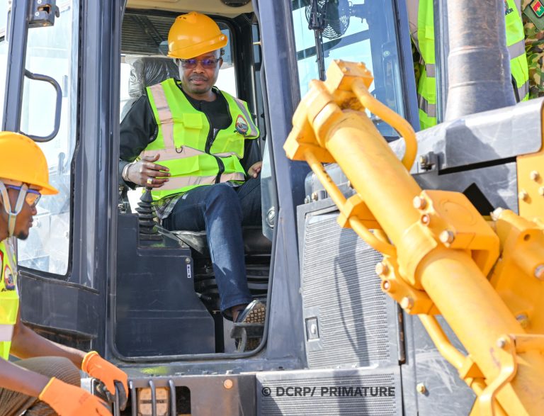 𝐌𝐨𝐛𝐢𝐥𝐢𝐬𝐚𝐭𝐢𝐨𝐧 𝐝𝐞𝐬 𝐞𝐚𝐮𝐱 𝐝𝐞 𝐬𝐮𝐫𝐟𝐚𝐜𝐞 : 𝐥𝐞 𝐏𝐫𝐞𝐦𝐢𝐞𝐫 𝐦𝐢𝐧𝐢𝐬𝐭𝐫𝐞 𝐥𝐚𝐧𝐜𝐞 𝐥𝐞𝐬 𝐭𝐫𝐚𝐯𝐚𝐮𝐱 𝐝𝐞 𝐜𝐮𝐫𝐚𝐠𝐞 𝐞𝐭 𝐝𝐞 𝐜𝐨𝐧𝐟𝐨𝐫𝐭𝐚𝐭𝐢𝐨𝐧 𝐝𝐞 𝟏𝟎𝟎 𝐛𝐚𝐫𝐫𝐚𝐠𝐞𝐬