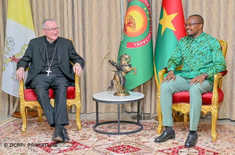 𝐑𝐞𝐥𝐚𝐭𝐢𝐨𝐧𝐬 𝐚𝐯𝐞𝐜 𝐥𝐞 𝐒𝐚𝐢𝐧𝐭-𝐒𝐢è𝐠𝐞 : 𝐥𝐞 𝐏𝐫𝐞𝐦𝐢𝐞𝐫 𝐦𝐢𝐧𝐢𝐬𝐭𝐫𝐞 𝐫𝐞ç𝐨𝐢𝐭 𝐥𝐞 𝐂𝐚𝐫𝐝𝐢𝐧𝐚𝐥 𝐏𝐢𝐞𝐭𝐫𝐨 𝐏𝐚𝐫𝐨𝐥𝐢𝐧‎