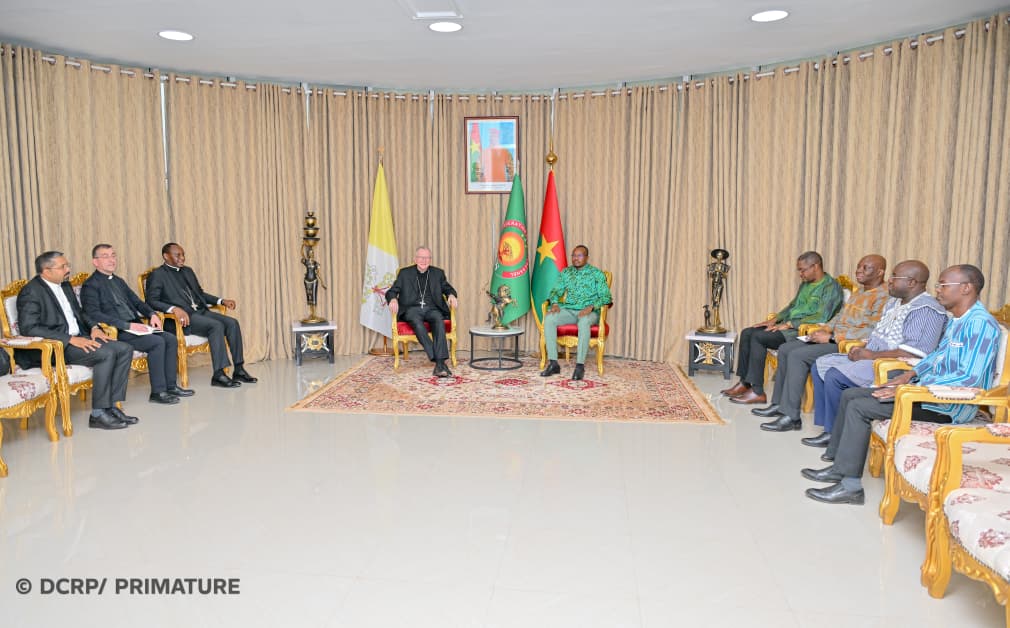 𝐑𝐞𝐥𝐚𝐭𝐢𝐨𝐧𝐬 𝐚𝐯𝐞𝐜 𝐥𝐞 𝐒𝐚𝐢𝐧𝐭-𝐒𝐢è𝐠𝐞 : 𝐥𝐞 𝐏𝐫𝐞𝐦𝐢𝐞𝐫 𝐦𝐢𝐧𝐢𝐬𝐭𝐫𝐞 𝐫𝐞ç𝐨𝐢𝐭 𝐥𝐞 𝐂𝐚𝐫𝐝𝐢𝐧𝐚𝐥 𝐏𝐢𝐞𝐭𝐫𝐨 𝐏𝐚𝐫𝐨𝐥𝐢𝐧‎‎