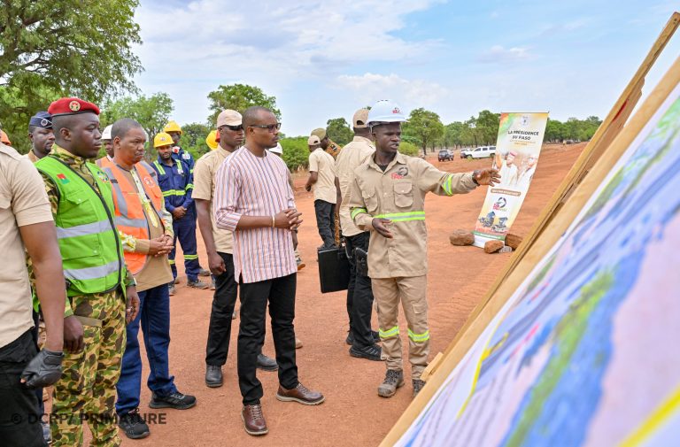 Voie d’accès à l’Agropole de Samandéni : le Premier ministre constate l’avancée des travaux
