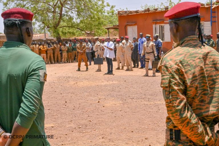 Région de Yaadga : le Premier ministre appelle les forces combattantes à une vigilance permanente