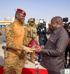 Coopération Confédération des États du Sahel-Union Africaine : le Président en exercice de l’Union Africaine, Son Excellence le Général Évariste NDAYISHIMIYE est arrivé à Ouagadougou