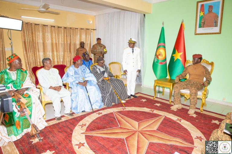 SÉJOUR DU CAMARADE PRÉSIDENT DU FASO DANS LA REGION DE YAADGAEntretien entre le Chef de l’État et les notabilités coutumières de la région