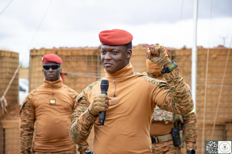 SÉJOUR DU CAMARADE PRÉSIDENT DU FASO DANS LA RÉGION DE YAADGA : Le Chef Suprême des Armées aux Forces combattantes : « votre devoir est d'affronter la menace ! »