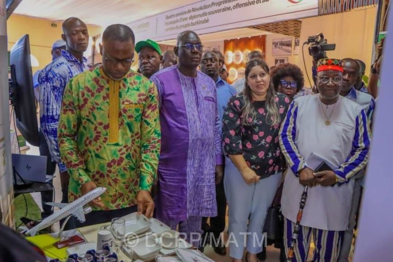 Exposition gouvernementale : Le Ministre d’Etat, Emile ZERBO présente les réalisations de son département au public